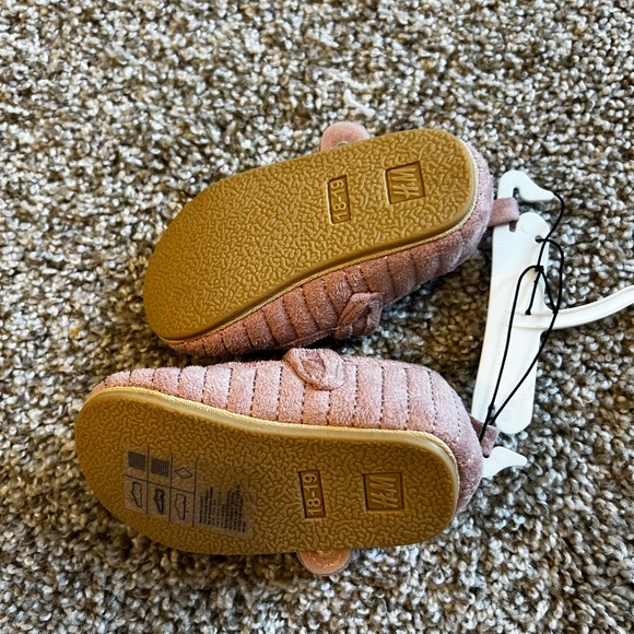 H&M Flats - Picture 2 of 2